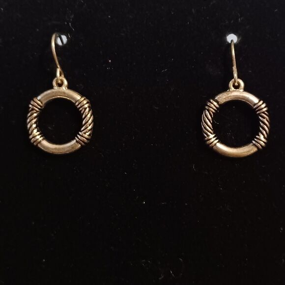 Silver-Toned Textured Necklace & Earrings Set, 18" - Picture 2 of 4